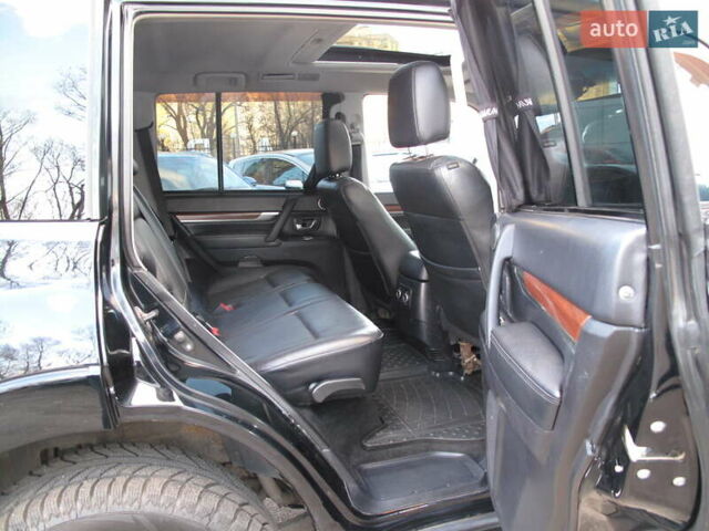 Чорний Міцубісі Паджеро Вагон, об'ємом двигуна 3 л та пробігом 254 тис. км за 10800 $, фото 61 на Automoto.ua