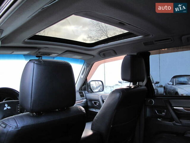 Чорний Міцубісі Паджеро Вагон, об'ємом двигуна 3 л та пробігом 254 тис. км за 10800 $, фото 35 на Automoto.ua