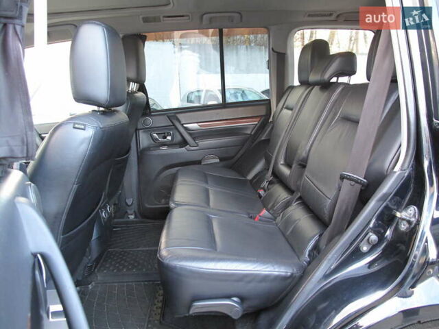 Чорний Міцубісі Паджеро Вагон, об'ємом двигуна 3 л та пробігом 254 тис. км за 10800 $, фото 28 на Automoto.ua
