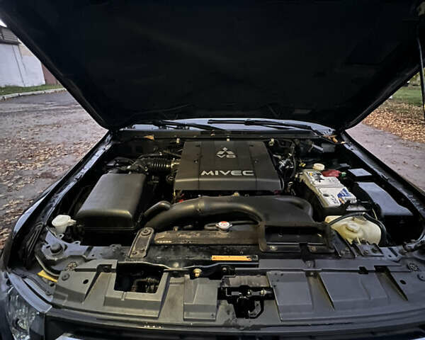 Чорний Міцубісі Паджеро Вагон, об'ємом двигуна 3.8 л та пробігом 208 тис. км за 11500 $, фото 38 на Automoto.ua