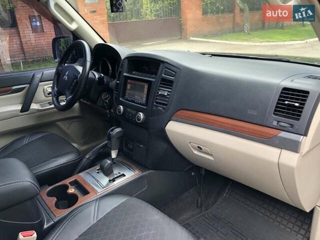 Черный Мицубиси Паджеро Вагон, объемом двигателя 3 л и пробегом 313 тыс. км за 10300 $, фото 9 на Automoto.ua