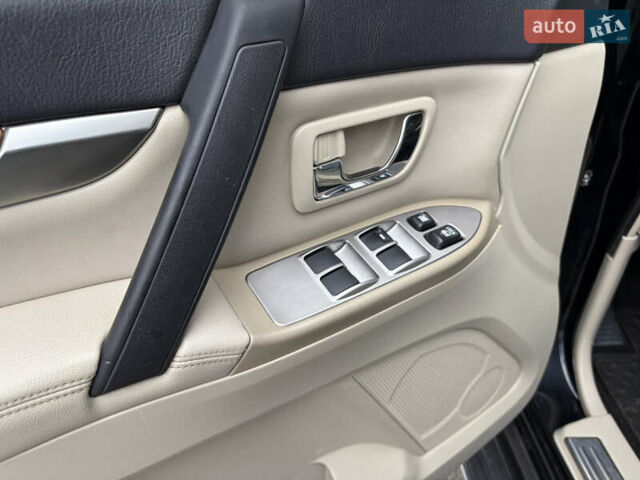 Черный Мицубиси Паджеро Вагон, объемом двигателя 3.8 л и пробегом 180 тыс. км за 13800 $, фото 13 на Automoto.ua