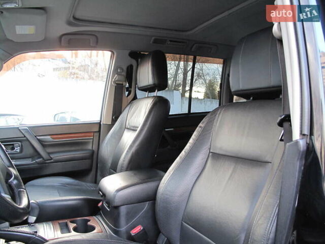 Чорний Міцубісі Паджеро Вагон, об'ємом двигуна 3 л та пробігом 254 тис. км за 10800 $, фото 24 на Automoto.ua