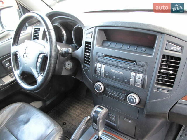 Чорний Міцубісі Паджеро Вагон, об'ємом двигуна 3 л та пробігом 254 тис. км за 10800 $, фото 57 на Automoto.ua