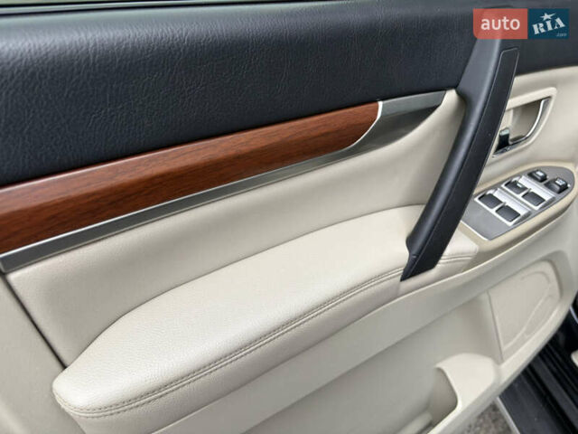 Черный Мицубиси Паджеро Вагон, объемом двигателя 3.8 л и пробегом 180 тыс. км за 13800 $, фото 12 на Automoto.ua