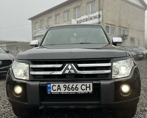 Черный Мицубиси Паджеро Вагон, объемом двигателя 3 л и пробегом 227 тыс. км за 11800 $, фото 2 на Automoto.ua