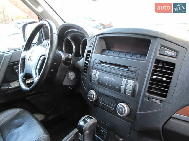 Чорний Міцубісі Паджеро Вагон, об'ємом двигуна 3 л та пробігом 254 тис. км за 10800 $, фото 55 на Automoto.ua