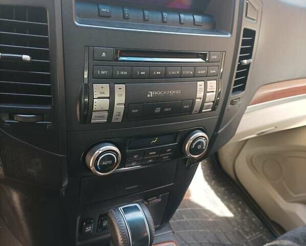 Черный Мицубиси Паджеро Вагон, объемом двигателя 2.97 л и пробегом 214 тыс. км за 10000 $, фото 6 на Automoto.ua