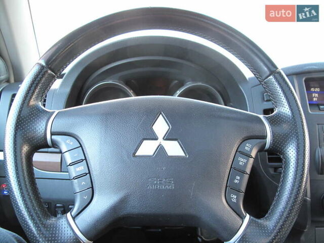 Чорний Міцубісі Паджеро Вагон, об'ємом двигуна 3 л та пробігом 254 тис. км за 10800 $, фото 75 на Automoto.ua