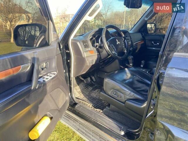 Черный Мицубиси Паджеро Вагон, объемом двигателя 3.2 л и пробегом 288 тыс. км за 12800 $, фото 9 на Automoto.ua