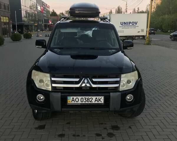 Черный Мицубиси Паджеро Вагон, объемом двигателя 3.2 л и пробегом 284 тыс. км за 12000 $, фото 1 на Automoto.ua