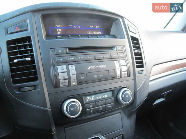 Чорний Міцубісі Паджеро Вагон, об'ємом двигуна 3 л та пробігом 254 тис. км за 10800 $, фото 78 на Automoto.ua