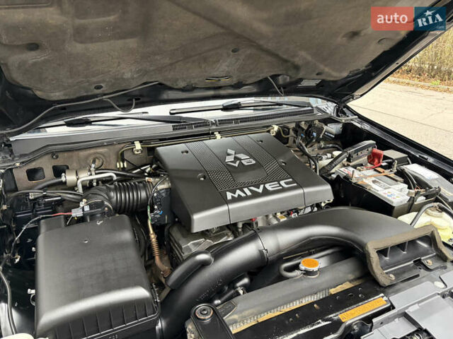 Черный Мицубиси Паджеро Вагон, объемом двигателя 3.8 л и пробегом 180 тыс. км за 13800 $, фото 28 на Automoto.ua