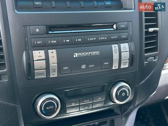 Чорний Міцубісі Паджеро Вагон, об'ємом двигуна 3.2 л та пробігом 139 тис. км за 14990 $, фото 24 на Automoto.ua