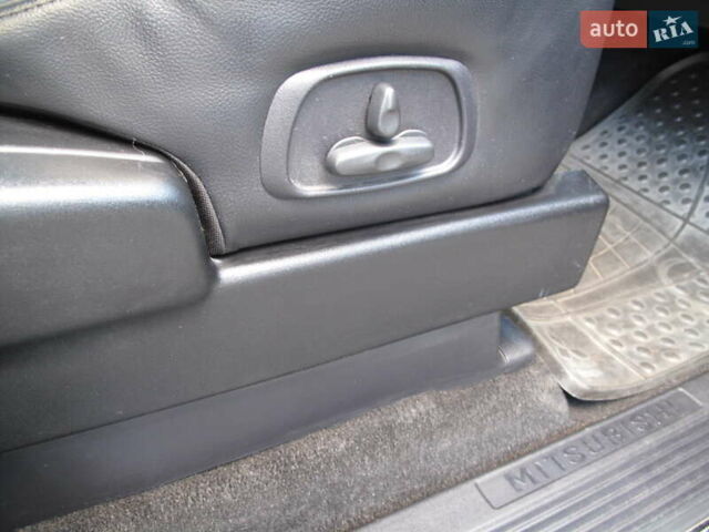 Чорний Міцубісі Паджеро Вагон, об'ємом двигуна 3 л та пробігом 254 тис. км за 10800 $, фото 52 на Automoto.ua