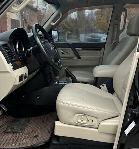 Чорний Міцубісі Паджеро Вагон, об'ємом двигуна 2.97 л та пробігом 220 тис. км за 12500 $, фото 7 на Automoto.ua