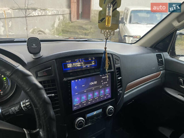 Черный Мицубиси Паджеро Вагон, объемом двигателя 3.83 л и пробегом 315 тыс. км за 12000 $, фото 4 на Automoto.ua