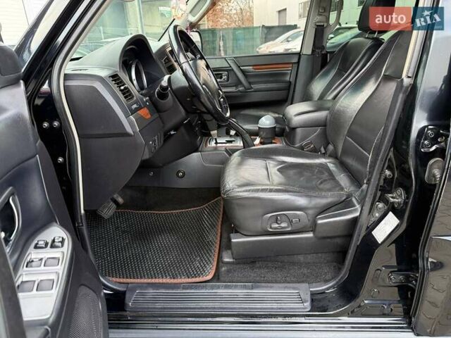 Черный Мицубиси Паджеро Вагон, объемом двигателя 3.2 л и пробегом 230 тыс. км за 13200 $, фото 8 на Automoto.ua