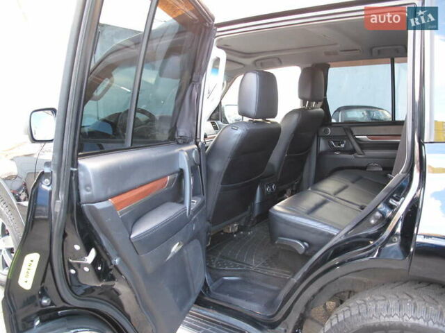 Чорний Міцубісі Паджеро Вагон, об'ємом двигуна 3 л та пробігом 254 тис. км за 10800 $, фото 26 на Automoto.ua