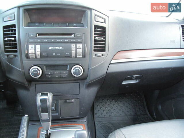 Чорний Міцубісі Паджеро Вагон, об'ємом двигуна 3 л та пробігом 254 тис. км за 10800 $, фото 33 на Automoto.ua