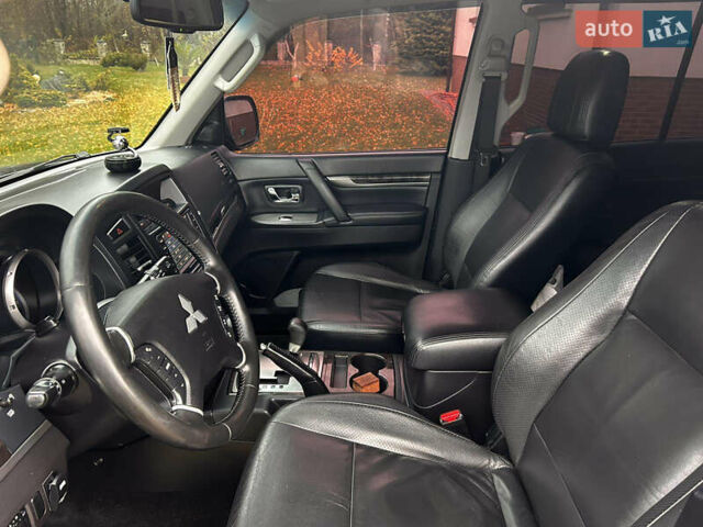Чорний Міцубісі Паджеро Вагон, об'ємом двигуна 3.2 л та пробігом 270 тис. км за 12950 $, фото 44 на Automoto.ua