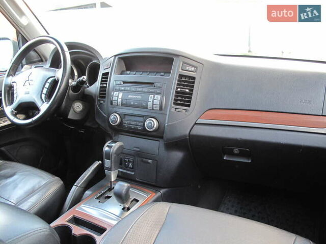 Чорний Міцубісі Паджеро Вагон, об'ємом двигуна 3 л та пробігом 254 тис. км за 10800 $, фото 59 на Automoto.ua