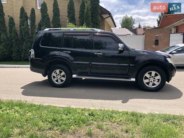 Черный Мицубиси Паджеро Вагон, объемом двигателя 3 л и пробегом 313 тыс. км за 10300 $, фото 3 на Automoto.ua