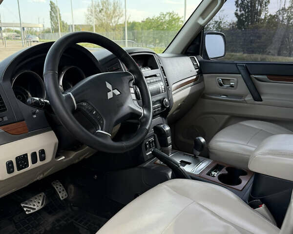 Черный Мицубиси Паджеро Вагон, объемом двигателя 3 л и пробегом 250 тыс. км за 8500 $, фото 6 на Automoto.ua