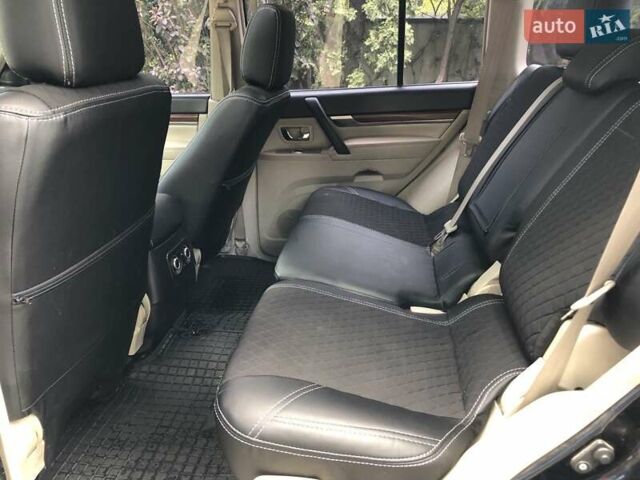 Черный Мицубиси Паджеро Вагон, объемом двигателя 3 л и пробегом 313 тыс. км за 10300 $, фото 13 на Automoto.ua