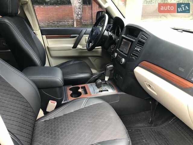 Черный Мицубиси Паджеро Вагон, объемом двигателя 3 л и пробегом 313 тыс. км за 10300 $, фото 14 на Automoto.ua