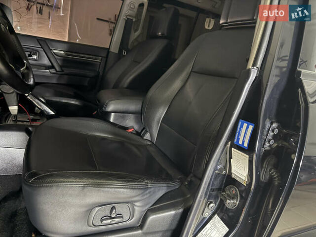 Чорний Міцубісі Паджеро Вагон, об'ємом двигуна 3.2 л та пробігом 270 тис. км за 12950 $, фото 3 на Automoto.ua