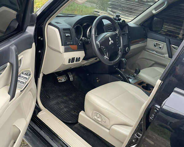 Черный Мицубиси Паджеро Вагон, объемом двигателя 2.97 л и пробегом 210 тыс. км за 10500 $, фото 8 на Automoto.ua