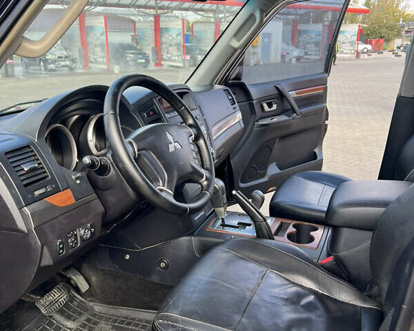 Черный Мицубиси Паджеро Вагон, объемом двигателя 3 л и пробегом 269 тыс. км за 9800 $, фото 8 на Automoto.ua