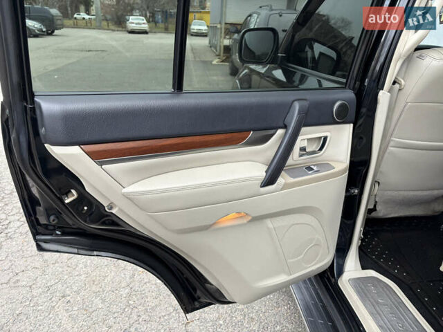 Черный Мицубиси Паджеро Вагон, объемом двигателя 3.8 л и пробегом 180 тыс. км за 13800 $, фото 14 на Automoto.ua