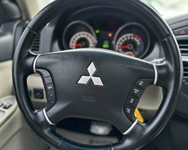 Черный Мицубиси Паджеро Вагон, объемом двигателя 3 л и пробегом 227 тыс. км за 11800 $, фото 15 на Automoto.ua