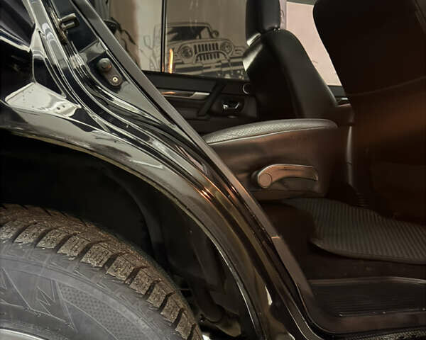 Чорний Міцубісі Паджеро Вагон, об'ємом двигуна 3.2 л та пробігом 270 тис. км за 12950 $, фото 6 на Automoto.ua