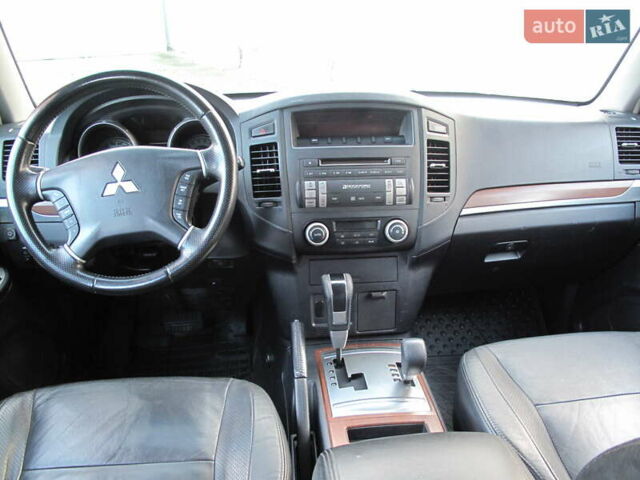 Чорний Міцубісі Паджеро Вагон, об'ємом двигуна 3 л та пробігом 254 тис. км за 10800 $, фото 31 на Automoto.ua