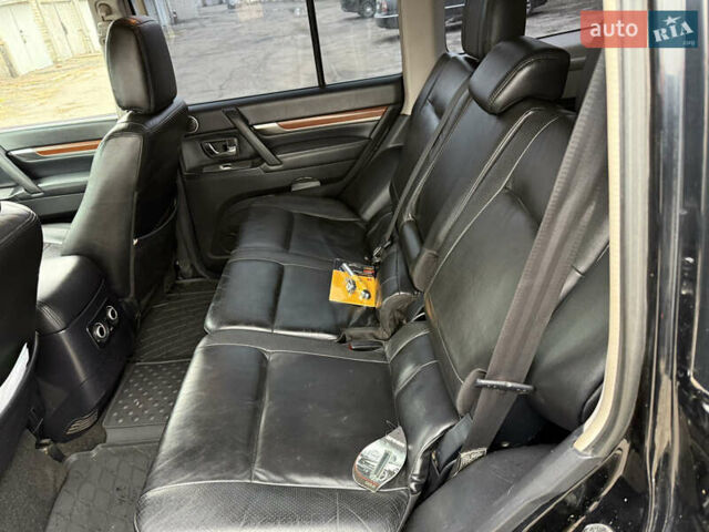 Чорний Міцубісі Паджеро Вагон, об'ємом двигуна 3.8 л та пробігом 207 тис. км за 9950 $, фото 11 на Automoto.ua