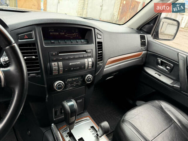 Чорний Міцубісі Паджеро Вагон, об'ємом двигуна 3.8 л та пробігом 207 тис. км за 9950 $, фото 12 на Automoto.ua