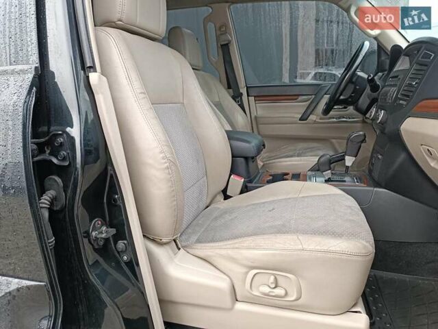 Черный Мицубиси Паджеро Вагон, объемом двигателя 3 л и пробегом 280 тыс. км за 12590 $, фото 33 на Automoto.ua