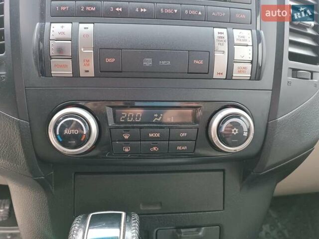 Черный Мицубиси Паджеро Вагон, объемом двигателя 3 л и пробегом 280 тыс. км за 12590 $, фото 27 на Automoto.ua