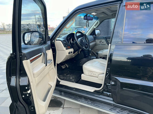 Чорний Міцубісі Паджеро Вагон, об'ємом двигуна 2.97 л та пробігом 169 тис. км за 12600 $, фото 10 на Automoto.ua