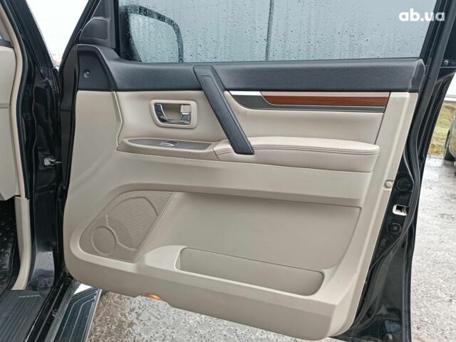 Черный Мицубиси Паджеро Вагон, объемом двигателя 3 л и пробегом 280 тыс. км за 12590 $, фото 30 на Automoto.ua