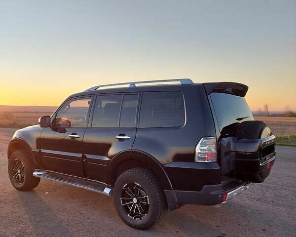 Чорний Міцубісі Паджеро Вагон, об'ємом двигуна 2.97 л та пробігом 286 тис. км за 9400 $, фото 3 на Automoto.ua