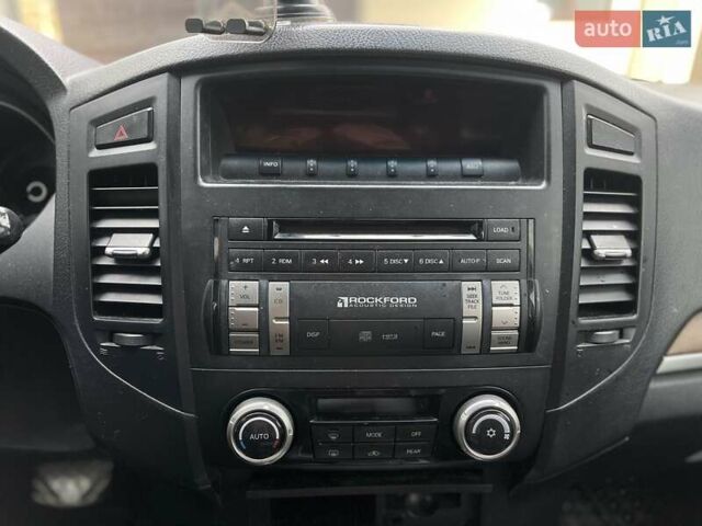 Чорний Міцубісі Паджеро Вагон, об'ємом двигуна 3.2 л та пробігом 320 тис. км за 12500 $, фото 7 на Automoto.ua