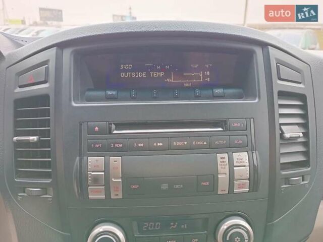 Черный Мицубиси Паджеро Вагон, объемом двигателя 3 л и пробегом 280 тыс. км за 12590 $, фото 24 на Automoto.ua