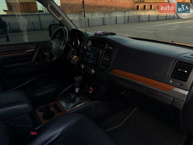 Черный Мицубиси Паджеро Вагон, объемом двигателя 3.2 л и пробегом 328 тыс. км за 13000 $, фото 31 на Automoto.ua