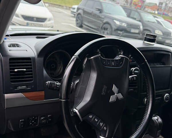 Черный Мицубиси Паджеро Вагон, объемом двигателя 2.97 л и пробегом 218 тыс. км за 11499 $, фото 53 на Automoto.ua