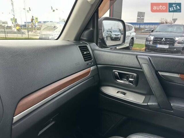 Черный Мицубиси Паджеро Вагон, объемом двигателя 2.97 л и пробегом 218 тыс. км за 11950 $, фото 25 на Automoto.ua