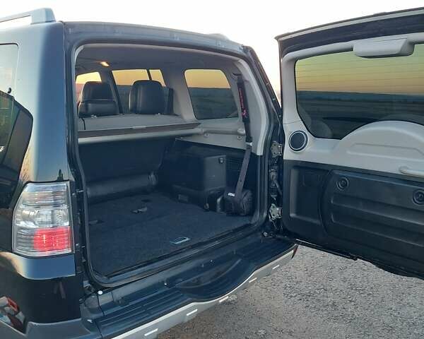 Чорний Міцубісі Паджеро Вагон, об'ємом двигуна 2.97 л та пробігом 286 тис. км за 9400 $, фото 13 на Automoto.ua